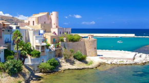 Purple House a Castellammare del Golfo